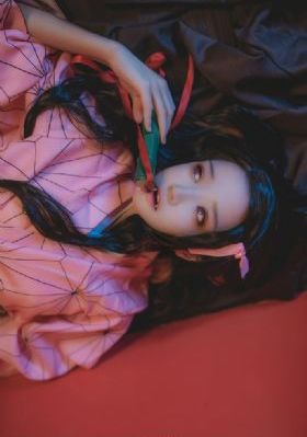 贱妾扒下脱裙子撅屁股迎