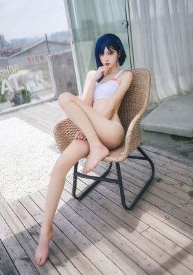 不戴乳罩的丰满已婚妇女2